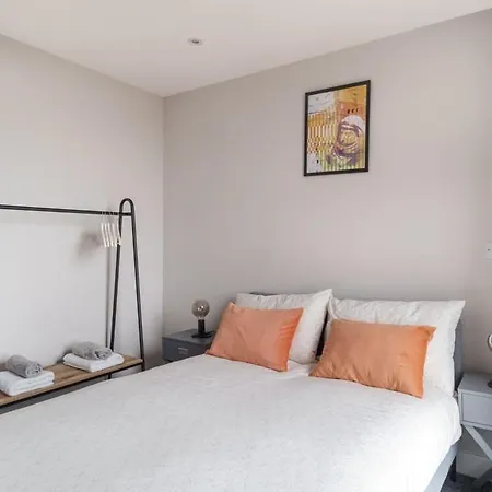 Fantastic 3 Bedroom Manchester Apartment Exterior photo