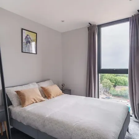 Fantastic 3 Bedroom Manchester Apartment Exterior photo