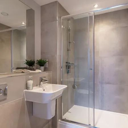 Fantastic 3 Bedroom Manchester Apartment Exterior photo