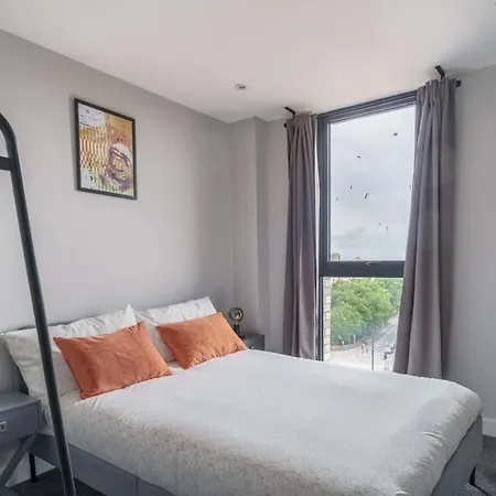 Fantastic 3 Bedroom Manchester Apartment Exterior photo