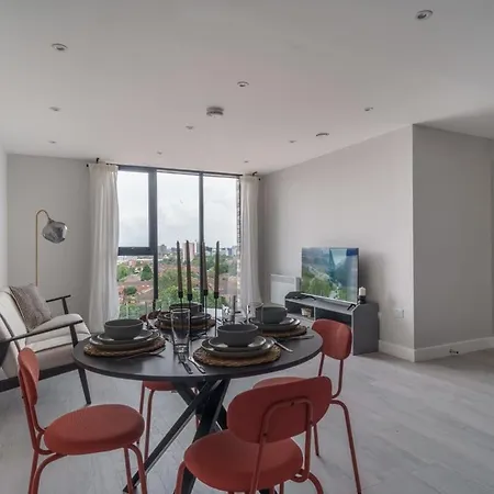 Fantastic 3 Bedroom Manchester Apartment Exterior photo